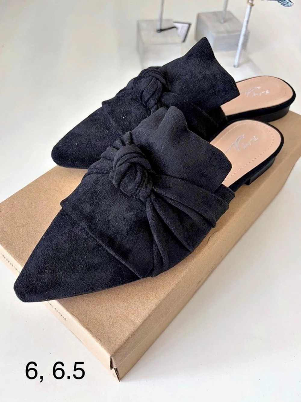 Vintage Havana Pointed Toe Bow Mules Black US 6 and 6.5
